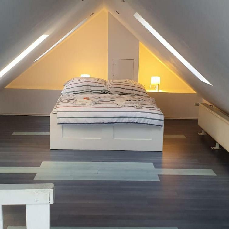 Ferienwohnung Leo Duisburg - Naehe Bahnhof Екстер'єр фото